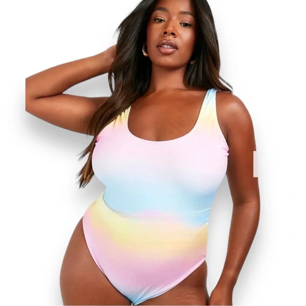 BOOHOO Plus Women's Ombre Crinkle One Piece Swimsuit Size 24 | NWT‎